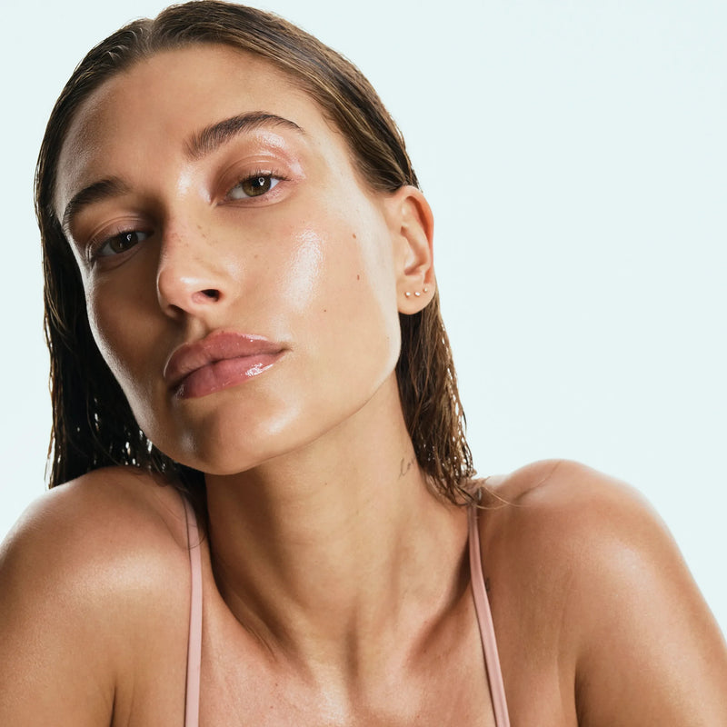 Hailey Bieber No-Makeup Look (Coachella 2026): The Glow That Defined Festival Beauty