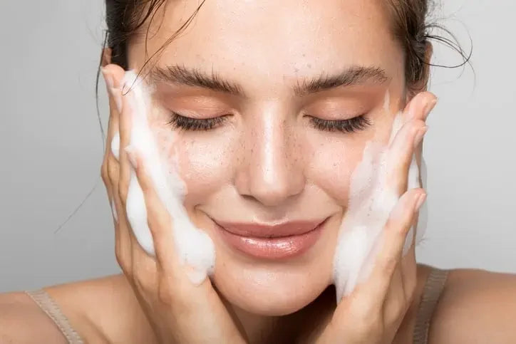 Minimalist Skincare Routine 2026: The 3-Step “Juicy Skin” Protocol for Glass Skin